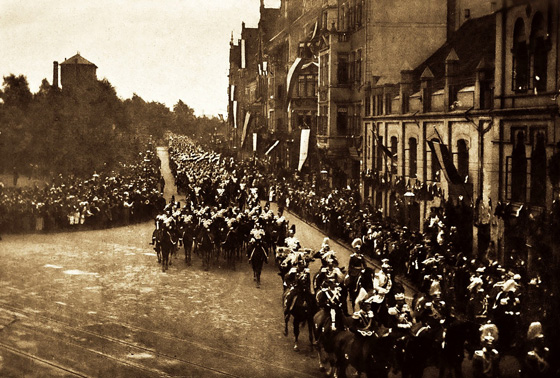 1599px-Rückkehr_von_der_Kaiserparade_1907